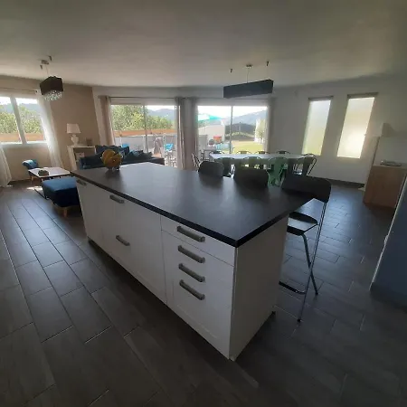Hébergement de vacances Maison Avec Piscine à L'orée De La Forêt Vals-les-Bains