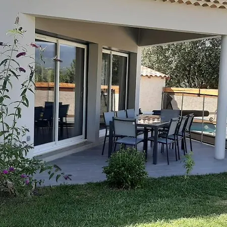 Hébergement de vacances Maison Avec Piscine à L'orée De La Forêt *