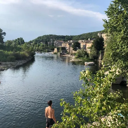 Hébergement de vacances Maison Avec Piscine à L'orée De La Forêt Vals-les-Bains