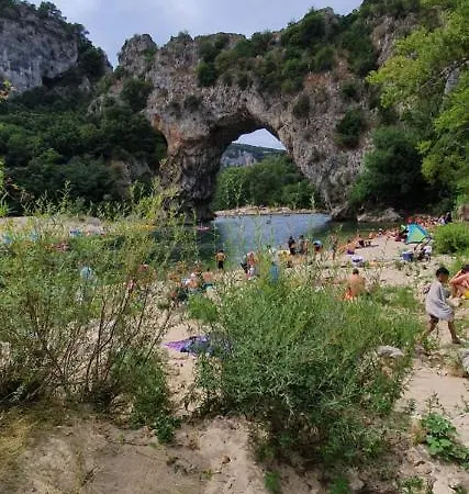 Hébergement de vacances Maison Avec Piscine à L'orée De La Forêt Vals-les-Bains