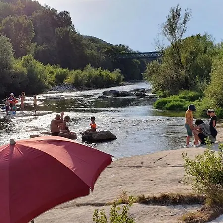 Hébergement de vacances Maison Avec Piscine à L'orée De La Forêt Vals-les-Bains