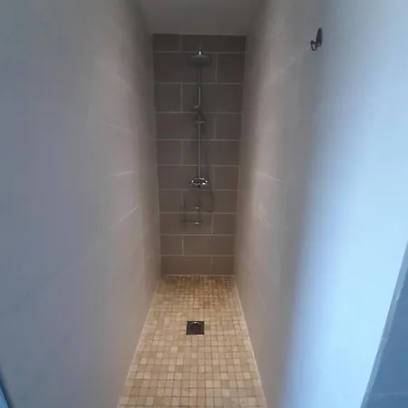 Hébergement de vacances Maison Avec Piscine à L'orée De La Forêt Vals-les-Bains