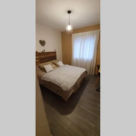 Hébergement de vacances Maison Avec Piscine à L'orée De La Forêt Vals-les-Bains